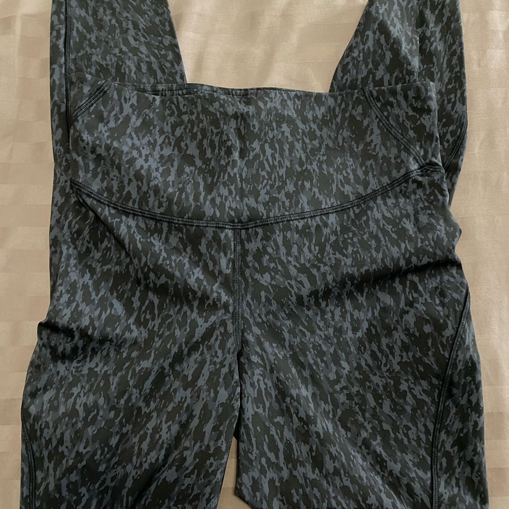 Lululemon base pace legging 25”. Leopard Camo Deep Coal Multi. Size 8